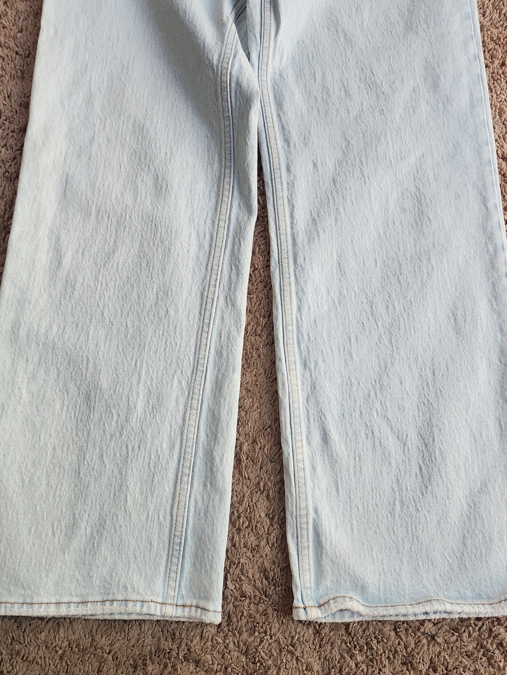 Abercrombie & Fitch The Baggy Low Rise, Light Wash Denim Blue Jeans, Sz 6 / 28 - Picture 4 of 9